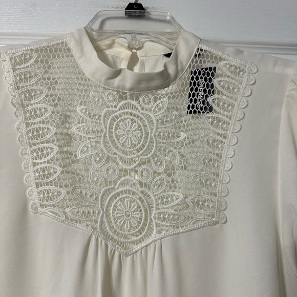 NWT Expresss Crocheted Lace Front Blouse - Picture 4 of 16